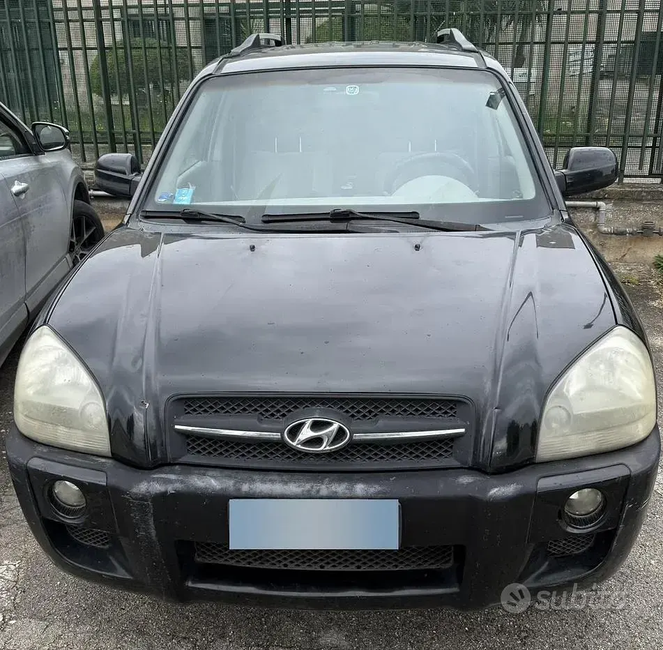 Second-hand Hyundai Tucson 112 CP (82 kW) 2004 Negru SUV