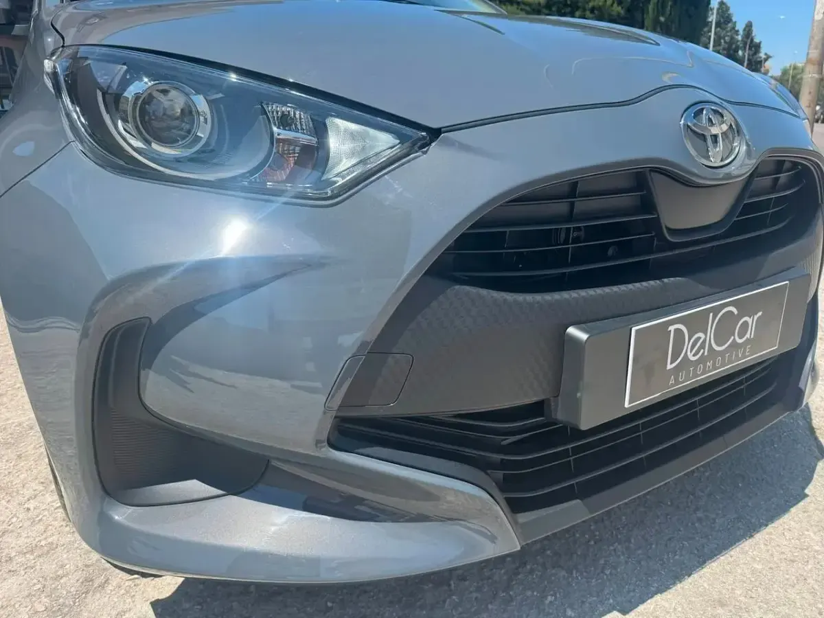 Nuova Toyota Yaris Hybrid 92 CV (67 kW) 2026 Grigio Berlina