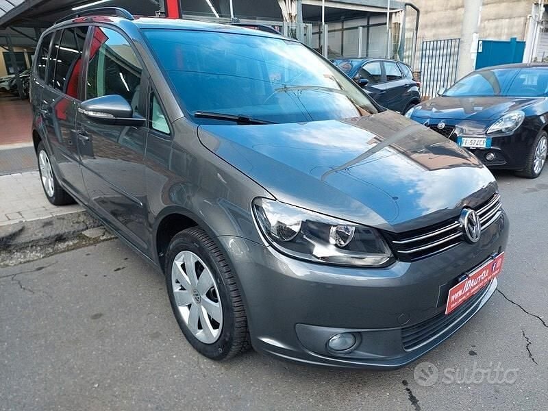 Usata VW Touran Comfortline 105 CV (77 kW) 2015 Grigio Monovolume