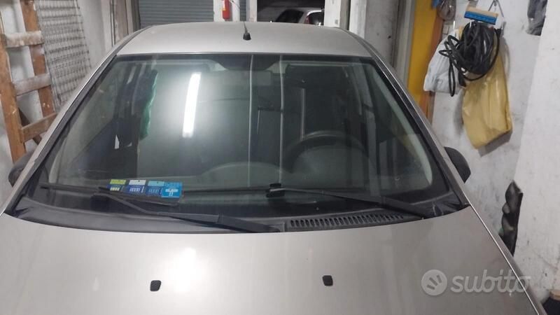 Grigio Usata 2000 Fiat Punto Due volumi | 2000 € (Buon prezzo) - Immagine 1/2