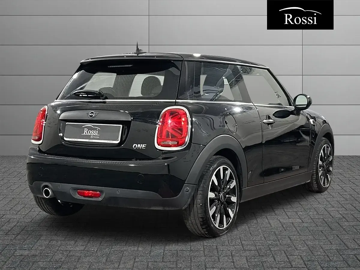 Usata Mini ONE 75 CV (55 kW) 2021 Nero Utilitaria