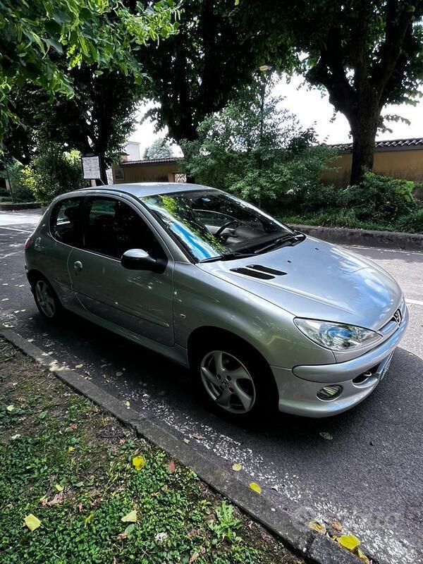 Usata Peugeot 206 109 CV (80 kW) 2006 Grigio Utilitaria