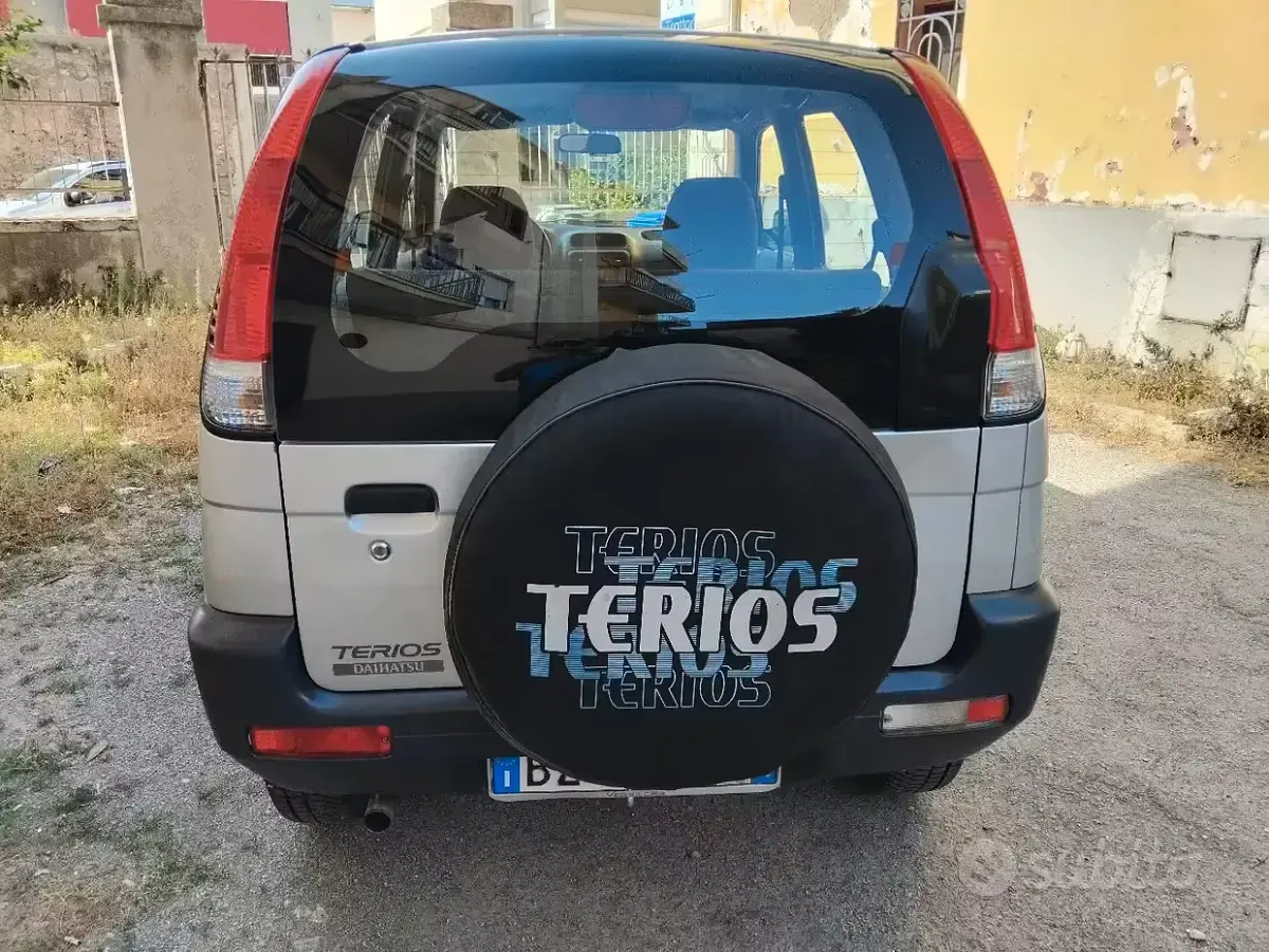 Usata Daihatsu Terios 86 CV (63 kW) 2002 Grigio SUV