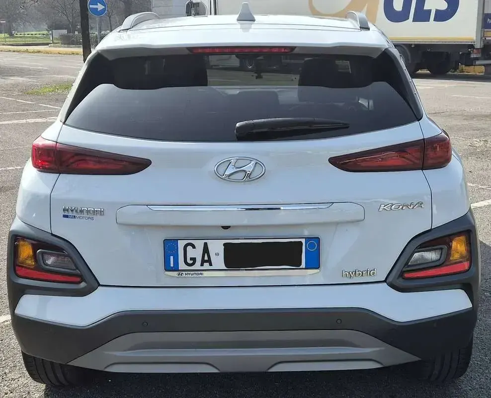 Usata Hyundai Kona XPrime 105 CV (77 kW) 2020 Bianco SUV