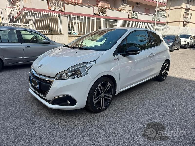 Usata Peugeot 208 GT-line 110 CV (80 kW) 2015 Bianco Utilitaria