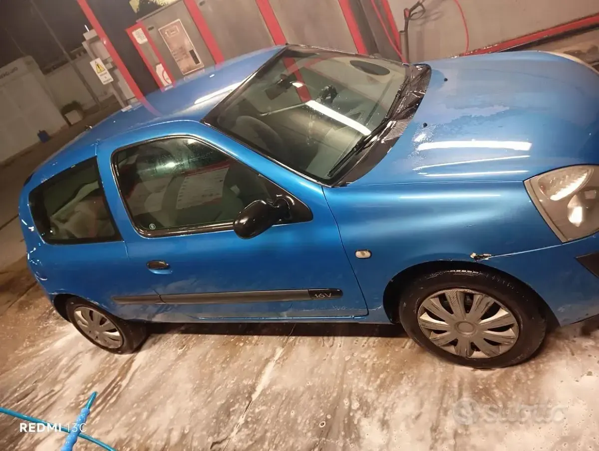 Usata Renault Clio II 75 CV (55 kW) 2004 Bluazzurro Berlina