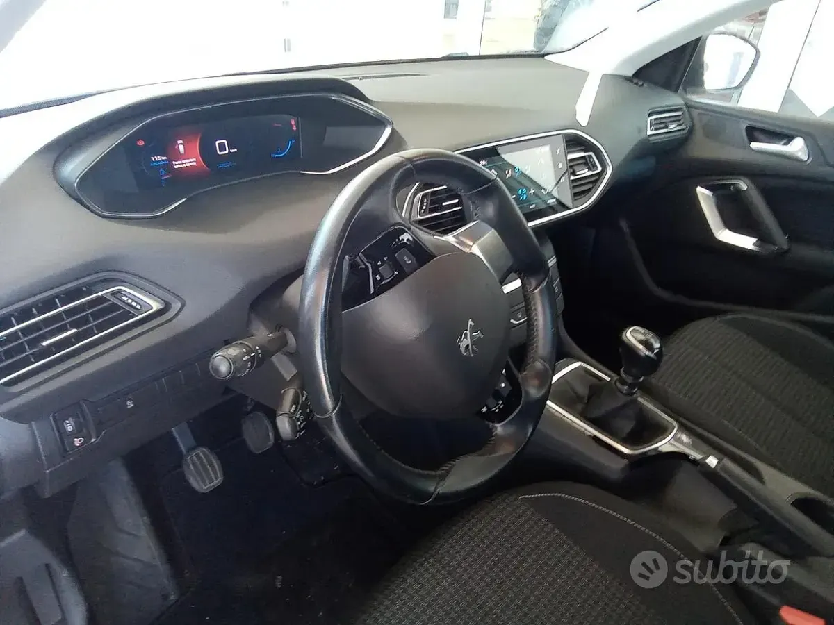 Usata Peugeot 308 Active 131 CV (96 kW) 2021 Bianco Station wagon