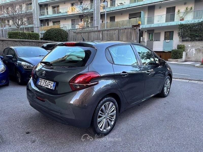 Usata Peugeot 208 Active 82 CV (60 kW) 2016 Grigio Utilitaria