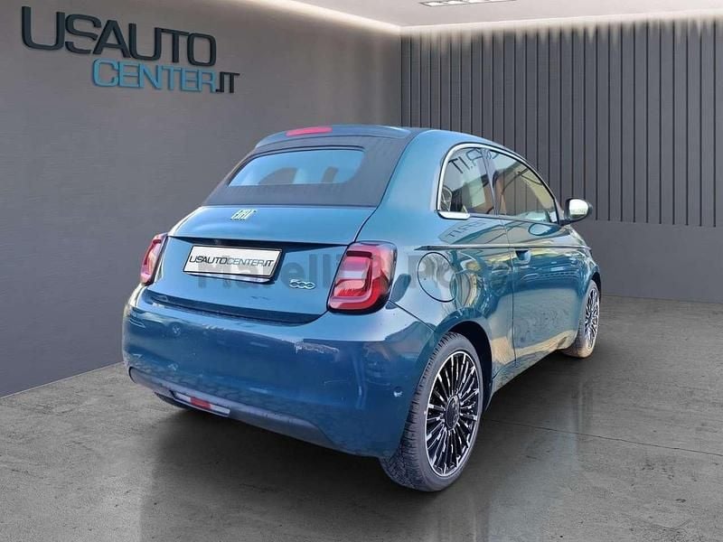 Usata Fiat 500e La Prima 86 kW (118 CV) 2021 Blu/azzurro Cabrio