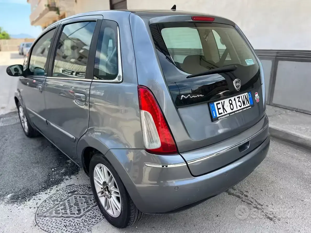 Usata Lancia Musa 95 CV (69 kW) 2012 Grigio Monovolume