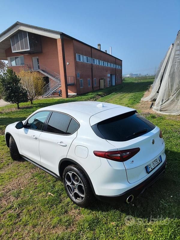 Usata Alfa Romeo Stelvio Executive 210 CV (154 kW) 2017 Bianco SUV