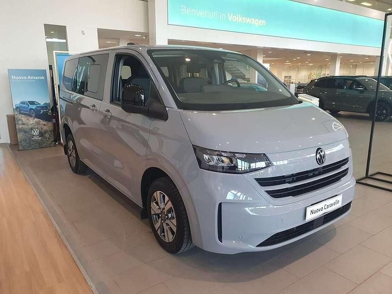 Nuova VW T7 Life 150 CV (110 kW) 2026 Stone grey Furgone