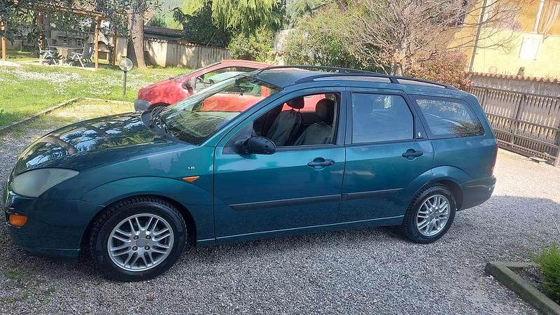 Usata Ford Focus Ambiente 90 CV (66 kW) 1999 Verde Station wagon