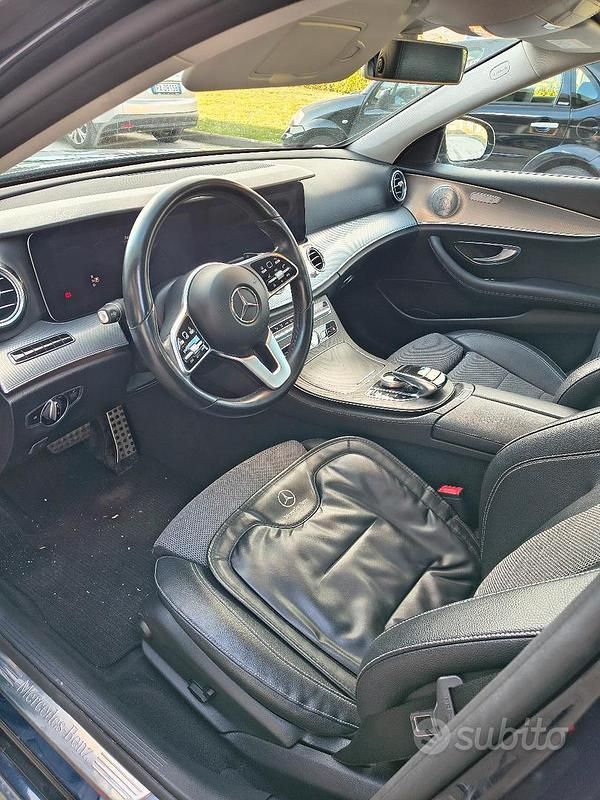 Usata Mercedes E220 2019 Blu Berlina