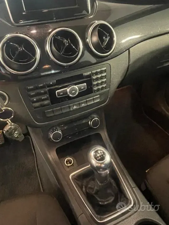 Usata Mercedes B180 Elegance 109 CV (80 kW) 2014 Bianco Utilitaria