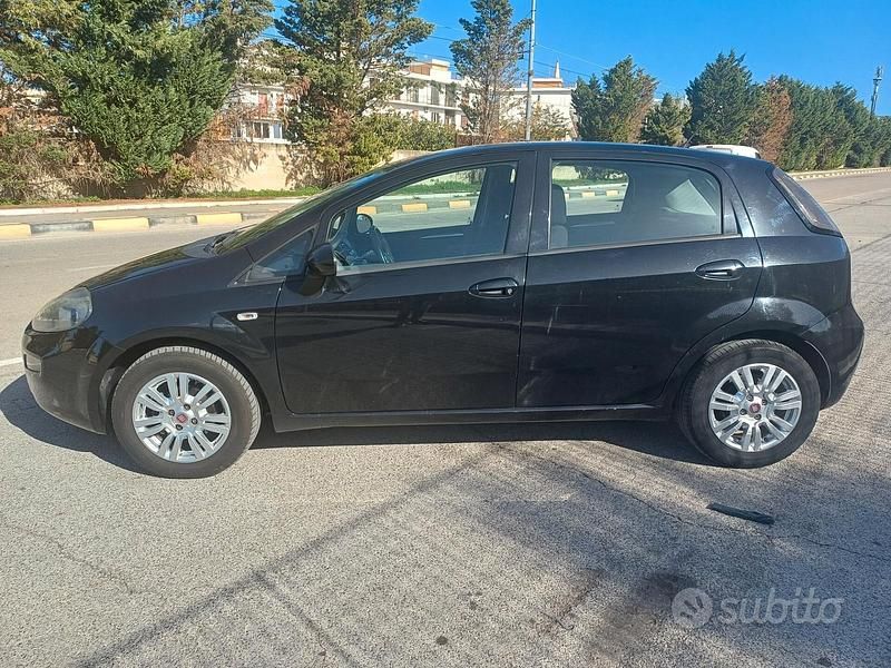 Usata Fiat Punto Lounge 75 CV (55 kW) 2015 Blu Berlina