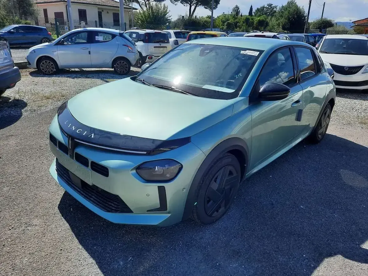 Nuova Lancia Ypsilon 101 CV (74 kW) 2026 Verde Utilitaria