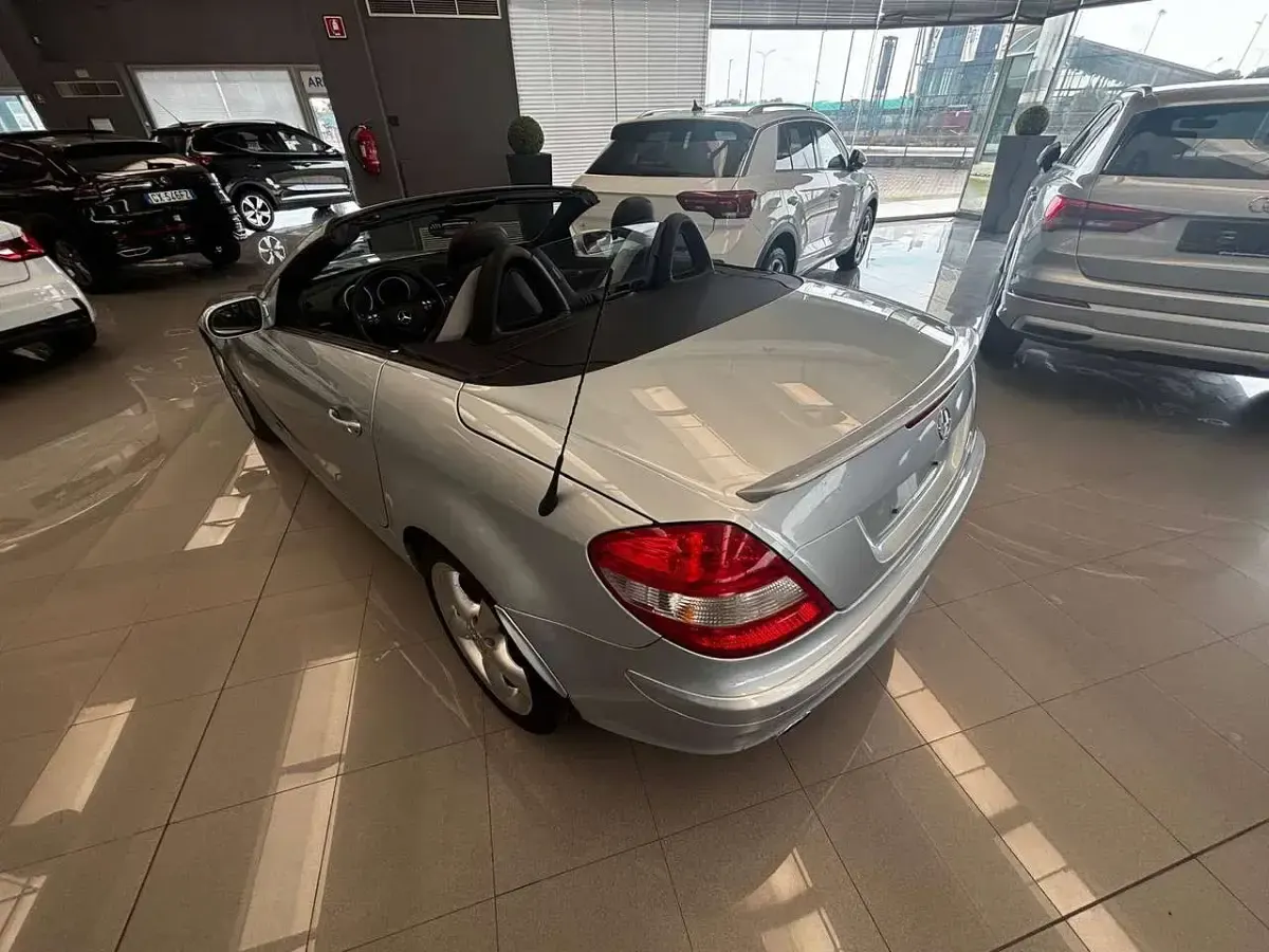 Usata Mercedes SLK280 231 CV (169 kW) 2007 Argento Cabrio