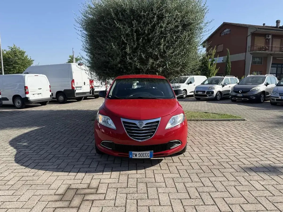 Usata Lancia Ypsilon Gold 69 CV (50 kW) 2014 Rosso Utilitaria
