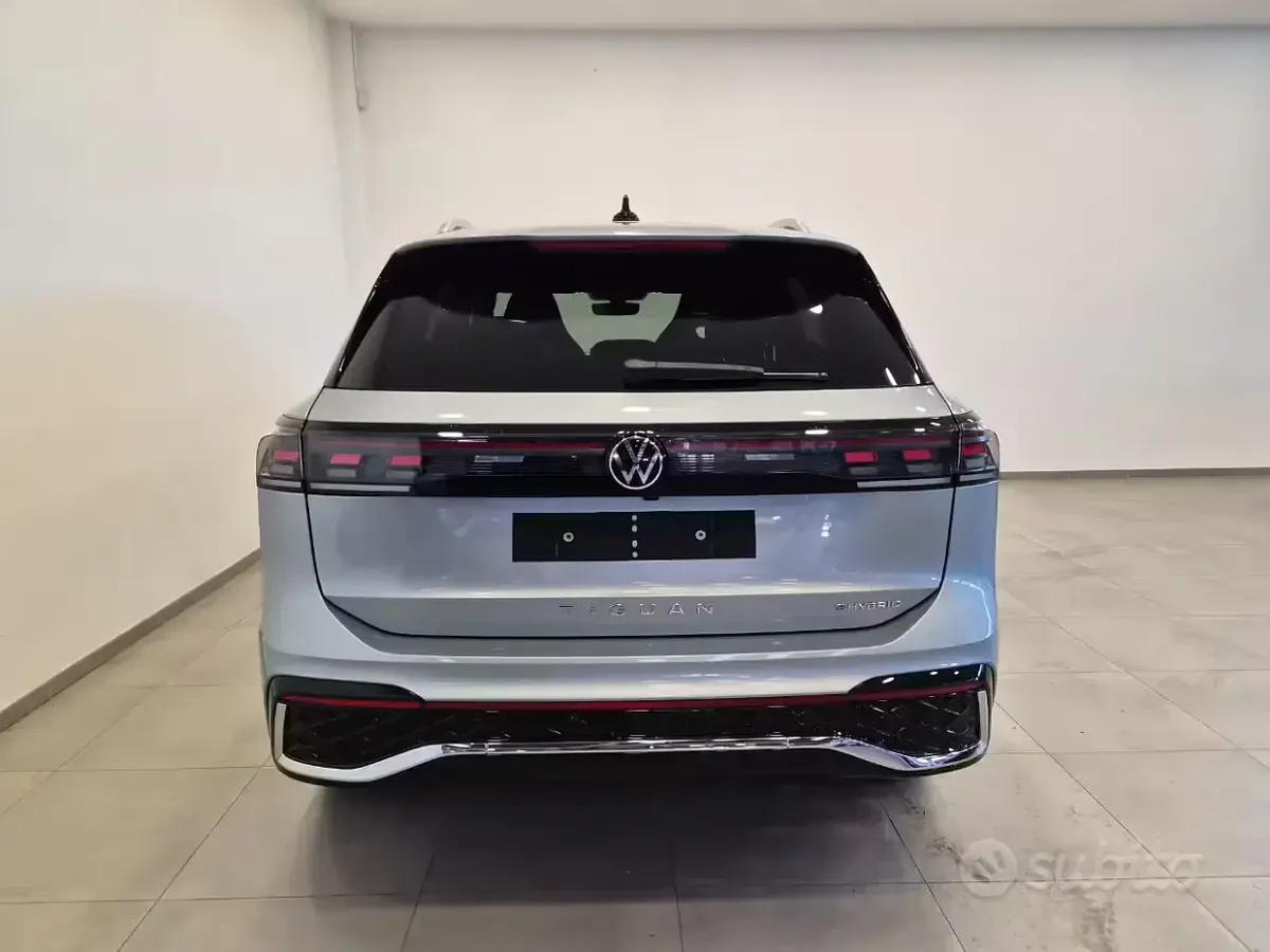 Nuova VW Tiguan R-line 177 CV (130 kW) 2026 Grigio SUV