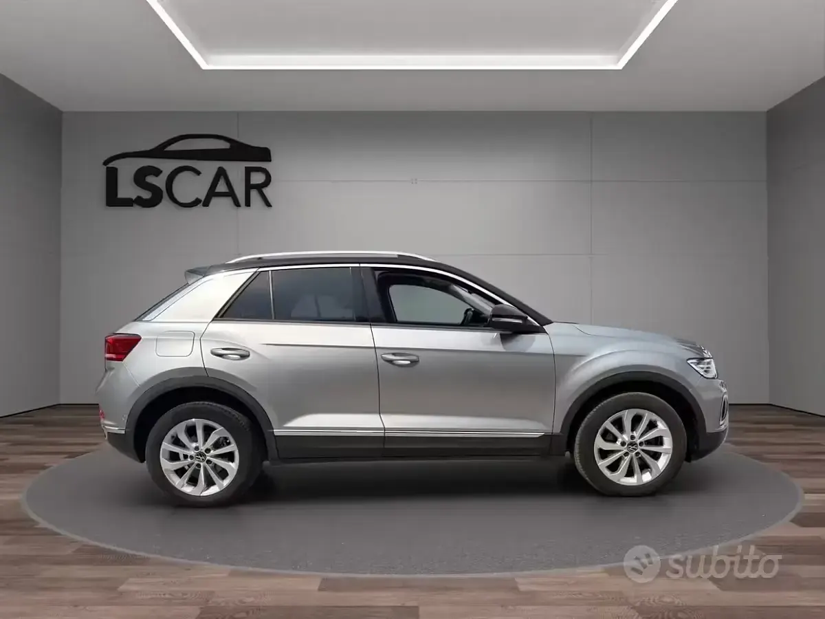 Usata VW T-Roc Style 110 CV (80 kW) 2023 Grigio SUV