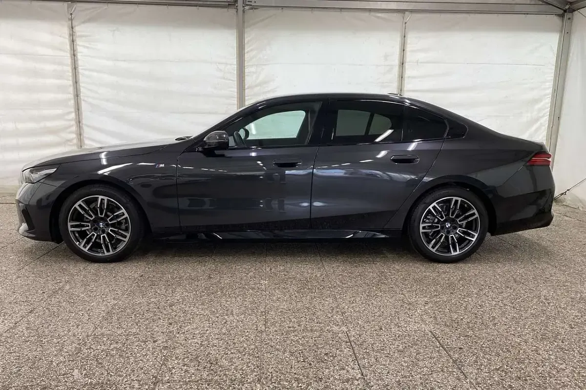 Usata BMW 520 M Sport 197 CV (144 kW) 2025 Grigio Berlina