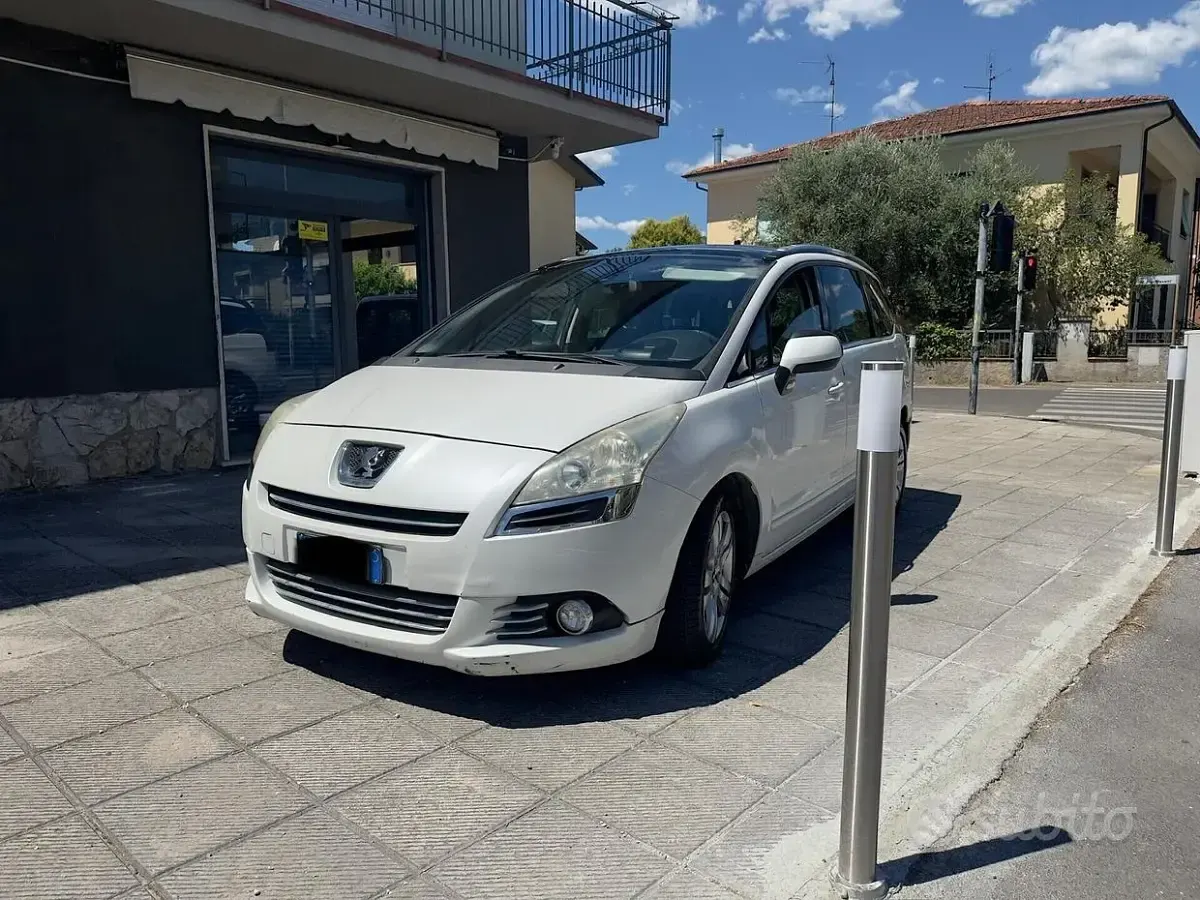 Usata Peugeot 5008 Family 150 CV (110 kW) 2011 Bianco Monovolume