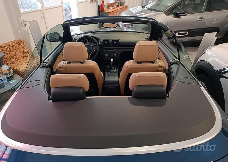 Blu/azzurro Usata 2011 BMW 120 Cabriolet Cabrio | 7500 € (Buon prezzo) - Immagine 1/4