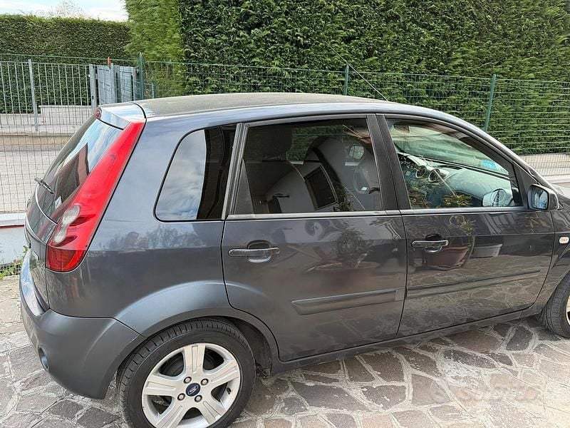 Usata Ford Fiesta 2008 Blu Utilitaria