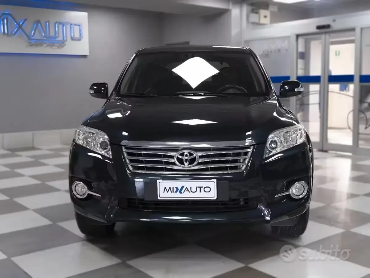 Usata Toyota RAV4 150 CV (110 kW) 2011 Bluazzurro SUV