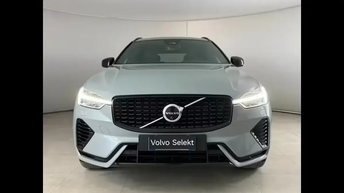 Usado Volvo XC60 Plus 349 HP (256 kW) 2025 Cinzento SUV