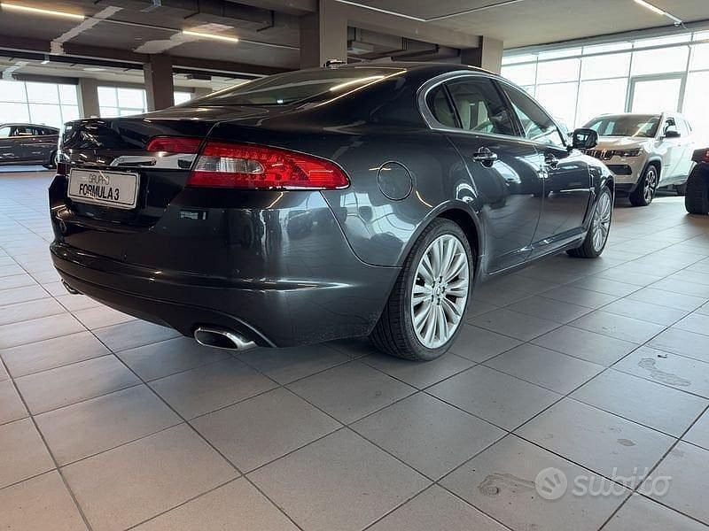 Usata Jaguar XF Luxury 241 CV (177 kW) 2011 Nero Berlina