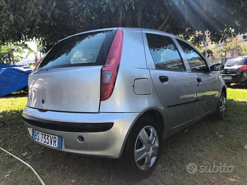 Usata Fiat Punto 80 CV (58 kW) 2002 Argento Utilitaria