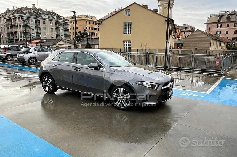 Usata Mercedes A250 Premium 160 CV (117 kW) 2020 Grigio Utilitaria