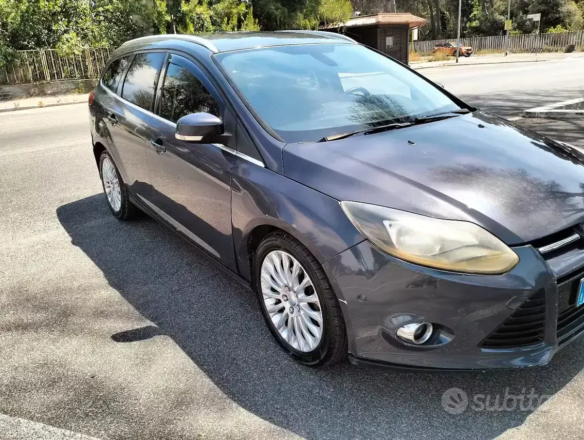 Usata Ford Focus Titanium 115 CV (84 kW) 2011 Grigio Station wagon