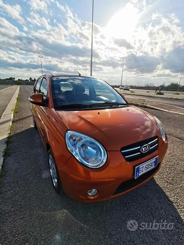 Usata Kia Picanto 65 CV (47 kW) 2010 Arancione Utilitaria