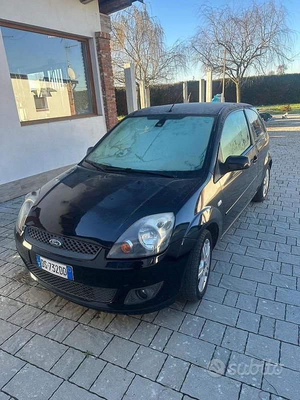 Usata Ford Fiesta 2008 Nero Utilitaria