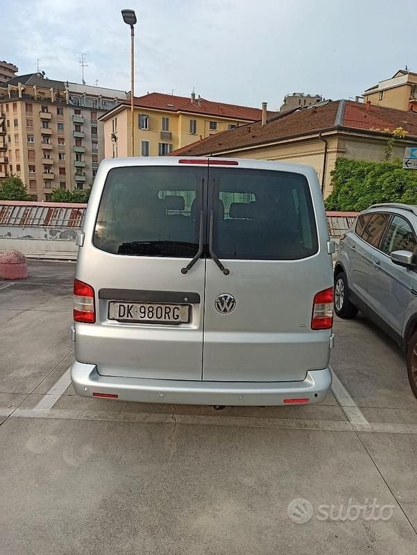 Usata VW Caravelle 102 CV (75 kW) 2008 Grigio Monovolume