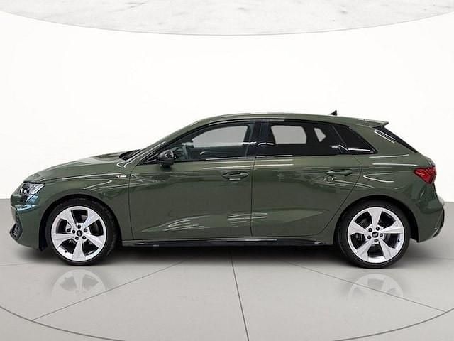 Usata Audi A3 S-Line 150 CV (110 kW) 2025 Verde distretto metallizzato Berlina