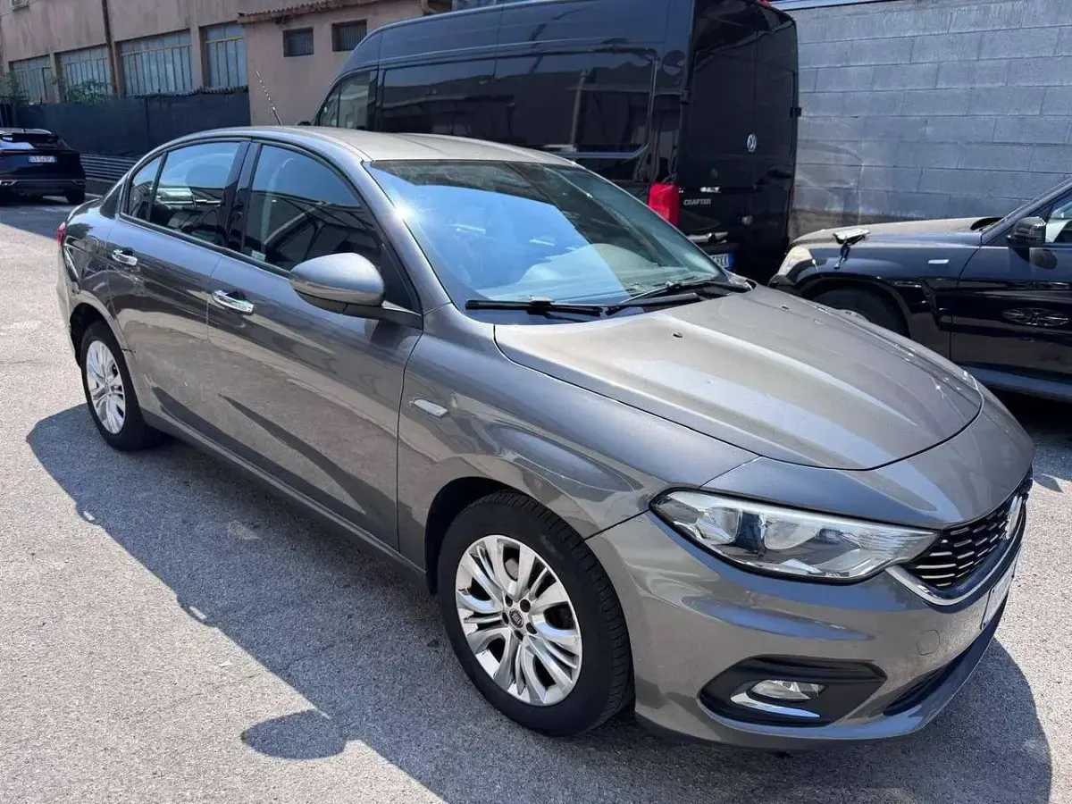 Usata Fiat Tipo Lounge 95 CV (69 kW) 2016 Grigio Berlina