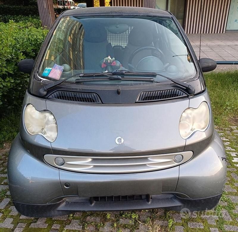 Grigio Usata 2004 Smart ForTwo Coupé Pulse Coupé | 2000 € (Buon prezzo) - Immagine 1/4