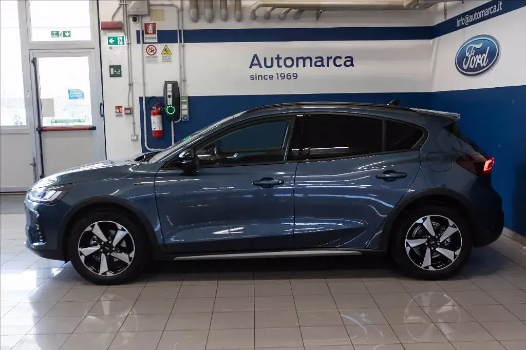 Usata Ford Focus Active 125 CV (91 kW) 2023 Azzurro metallizzato SUV