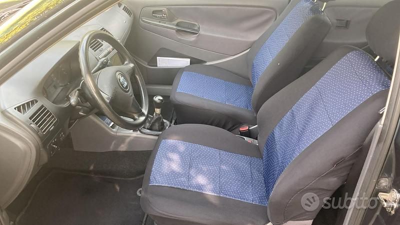 Usata Seat Ibiza 60 CV (44 kW) 2001 Grigio Utilitaria
