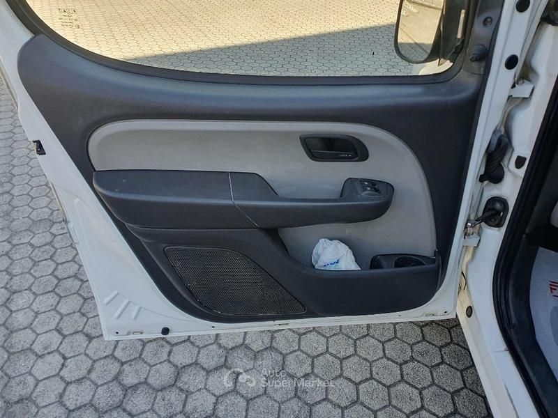 Begagnad Fiat Doblò 105 HK (77 kW) 2007 Vit Minibuss