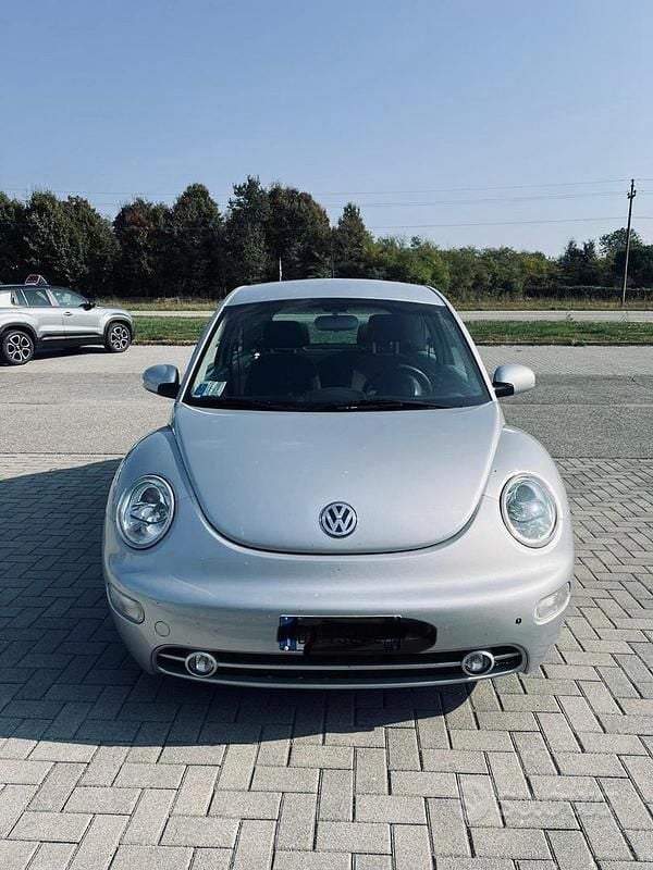 Usata VW New Beetle 105 CV (77 kW) 2006 Grigio Utilitaria