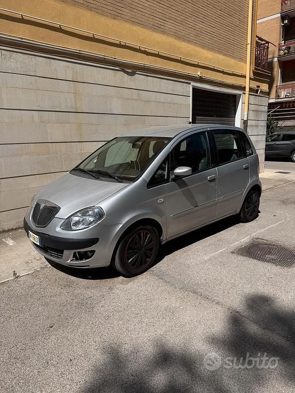 Usata Lancia Musa 90 CV (66 kW) 2008 Grigio Monovolume