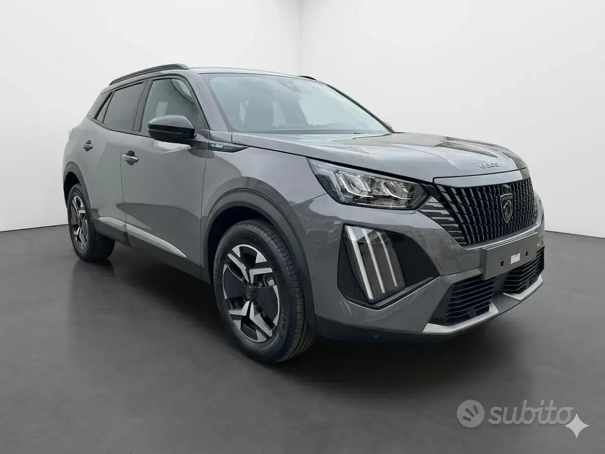 Usata Peugeot 2008 Allure+ 101 CV (74 kW) 2025 Grigio SUV