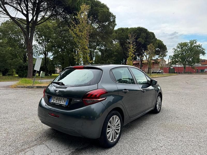 Usata Peugeot 208 82 CV (60 kW) 2017 Grigio Utilitaria