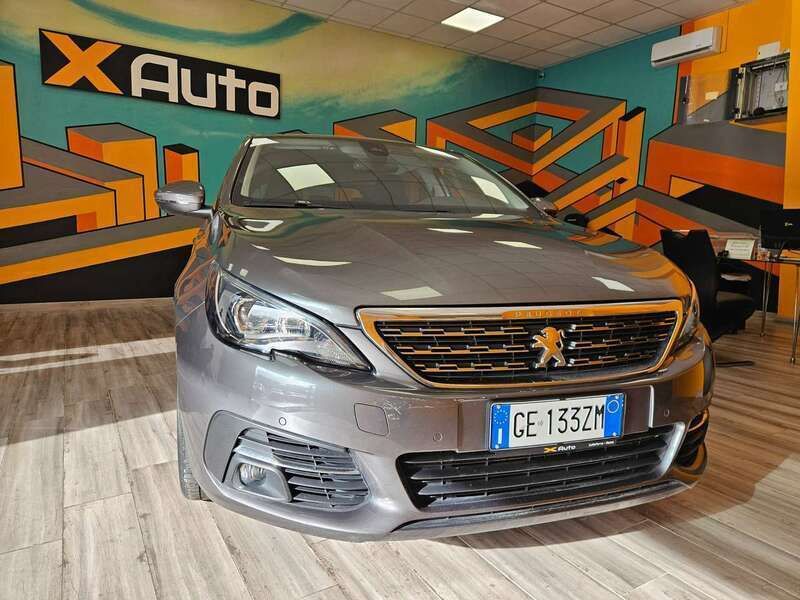 Grigio artense Usata 2021 Peugeot 308 Allure Tre volumi | 13.000 € (Buon prezzo) - Immagine 1/4