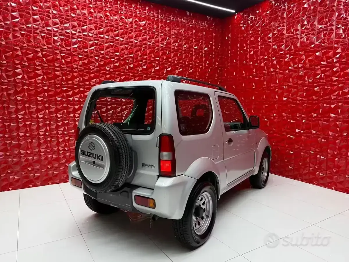 Usata Suzuki Jimny 82 CV (60 kW) 2004 Grigio SUV